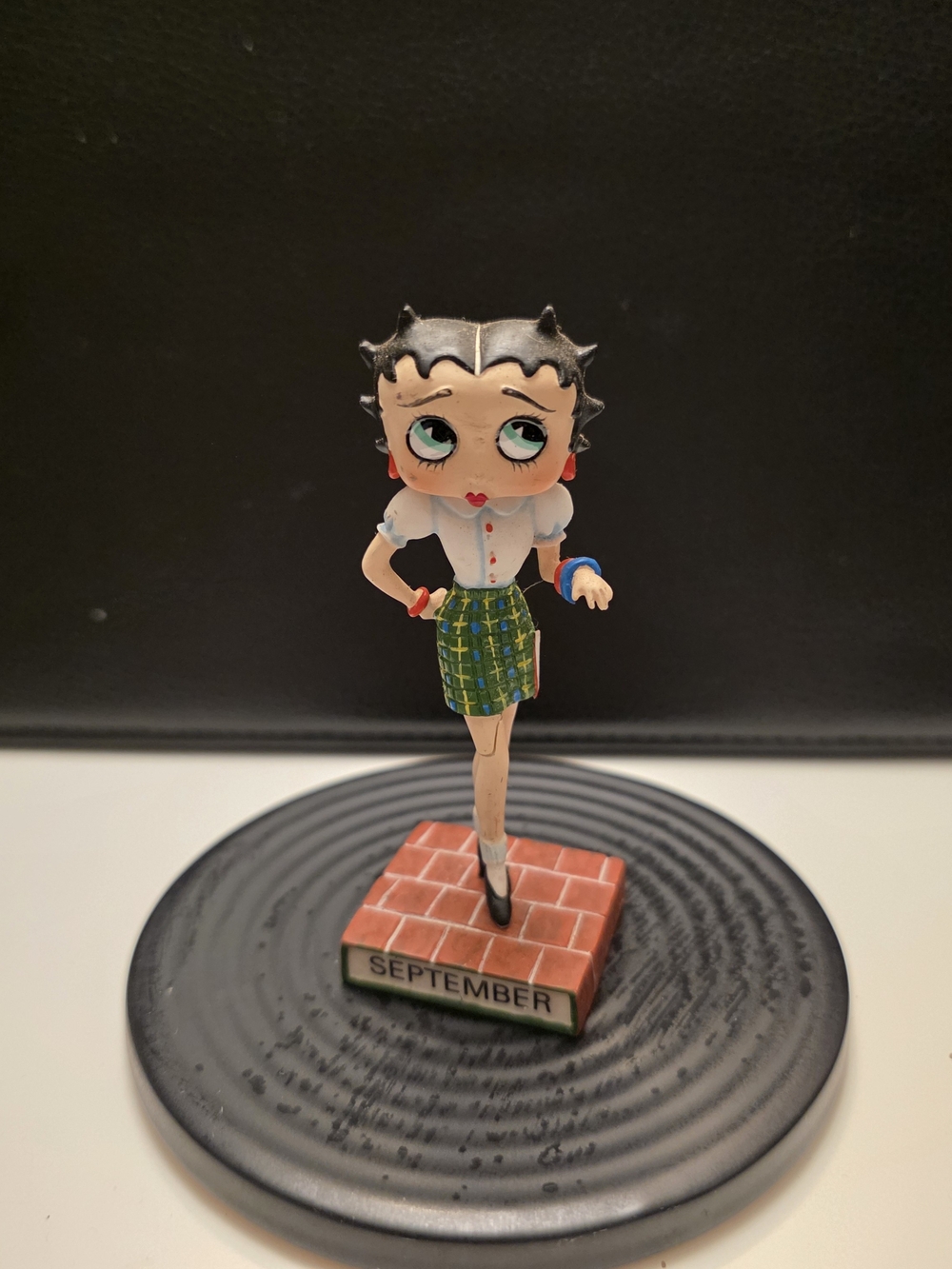 Betty Boop Figurine in Skirt and Blouse
